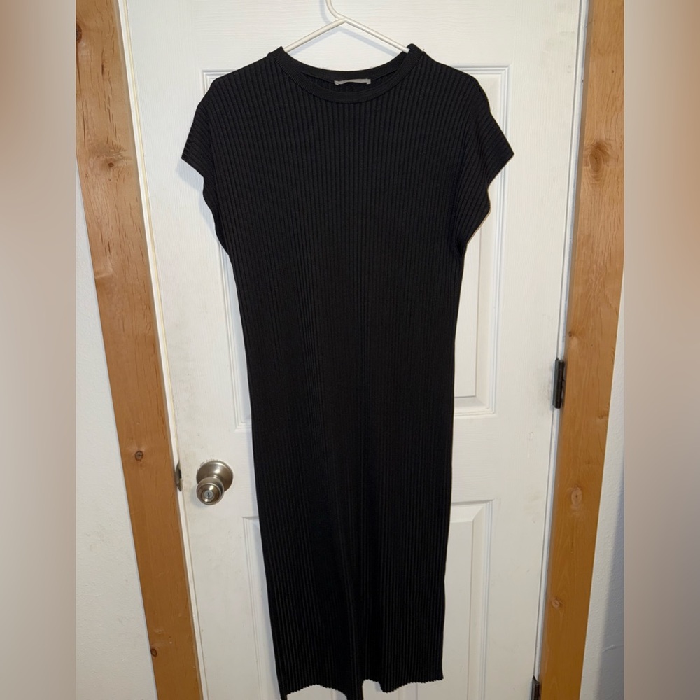 Zara Black Ribbed Short-Sleeve Midi Dress raw hem medium